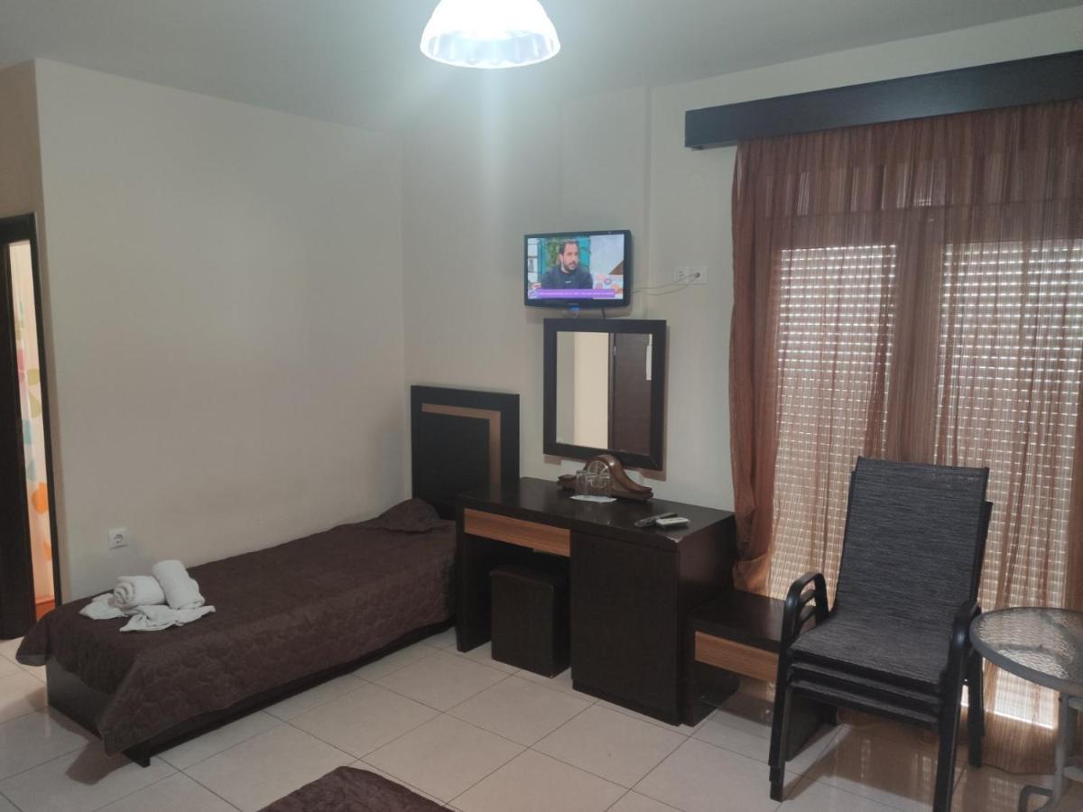 Hotel Louiza Paralía Esterno foto